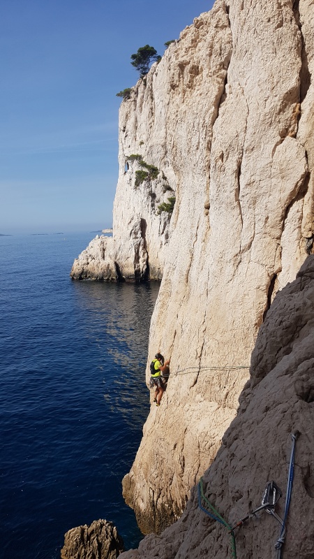 Thomas dans la traversée au-dessus de la mer